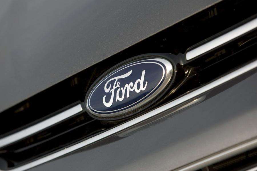  Ford C-Max Hybrid 2013 года  (фото 29 из 35)
